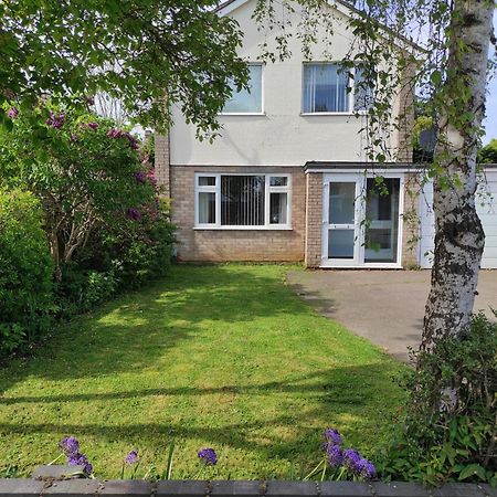 Villa Number 8 With Free Parking Bury St. Edmunds Exterior foto